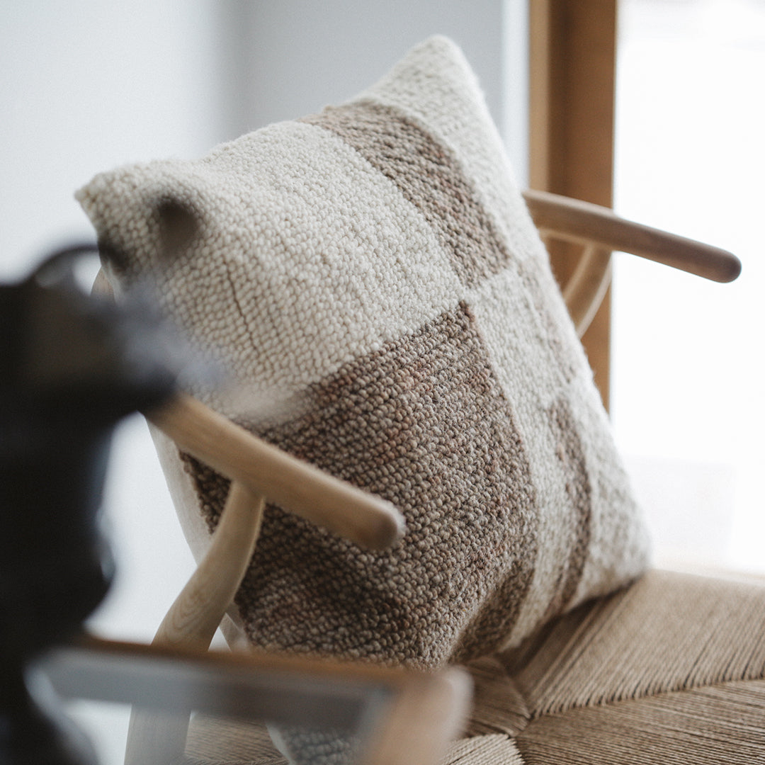 Modern Col. / RN CUSHION 004 - IV