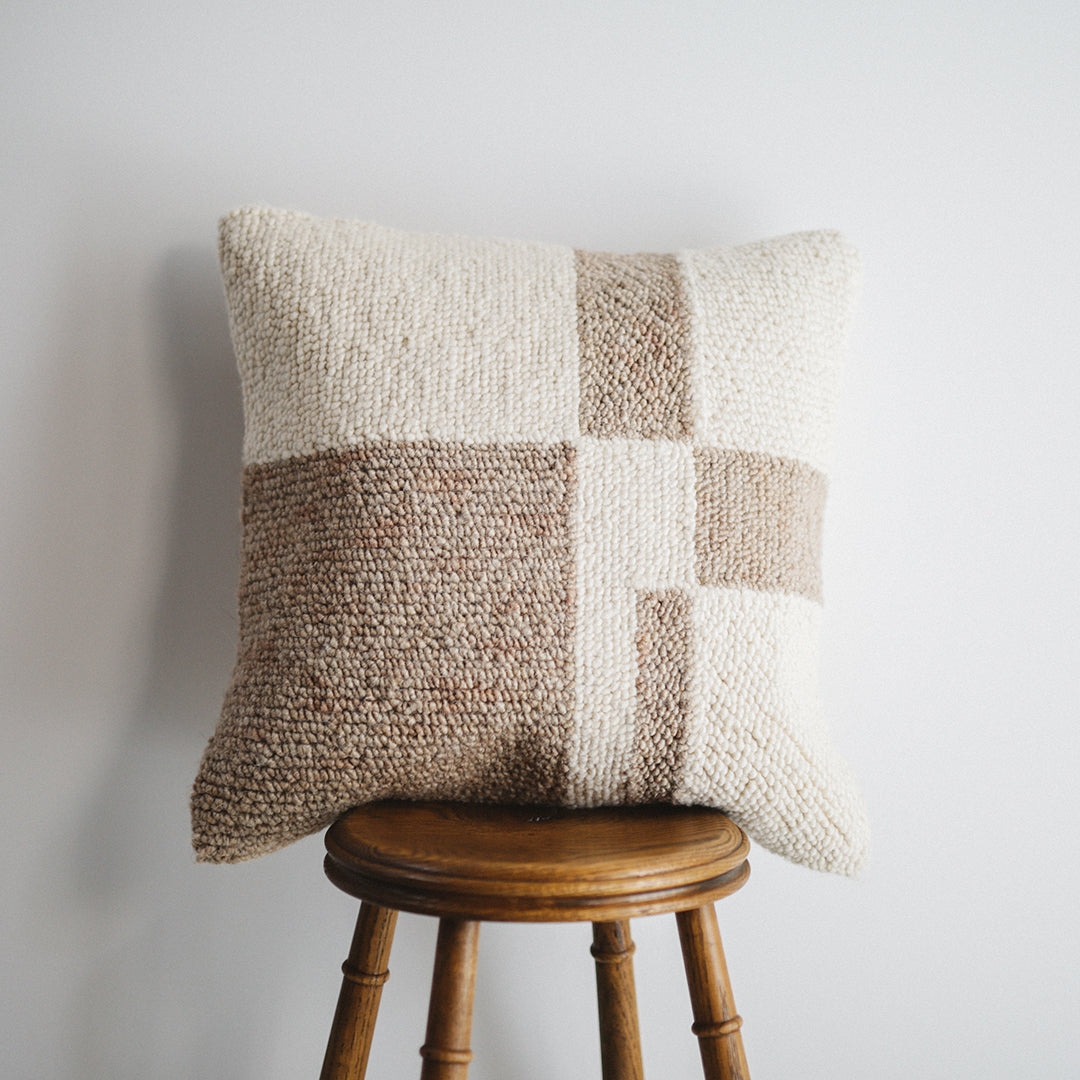 Modern Col. / RN CUSHION 004 - IV
