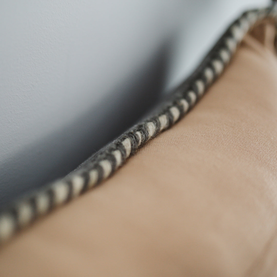Minimal Col. / RN CUSHION 005 - DGY